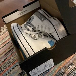 Womens 7 Converse High Tops